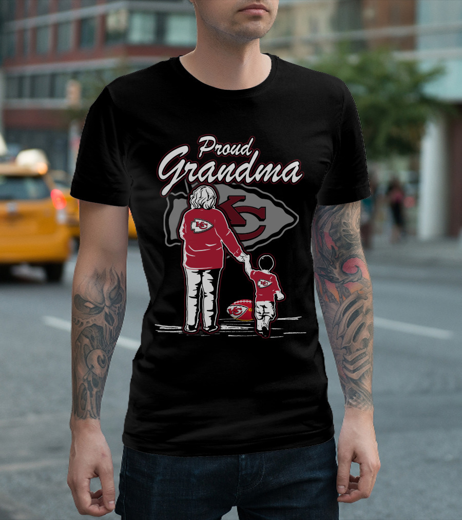 Proud Grandma Kansas City Chiefs Logo with Family T-Shirt