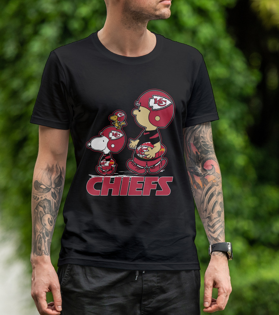 Snpfootball Kansas City Chiefs Snoopy Woodstock Helmet Charlie Brown T-Shirt