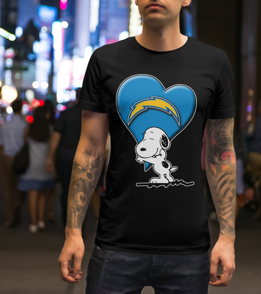 Snp V1 Los Angeles Chargers Snoopy Hugging Heart T-Shirt