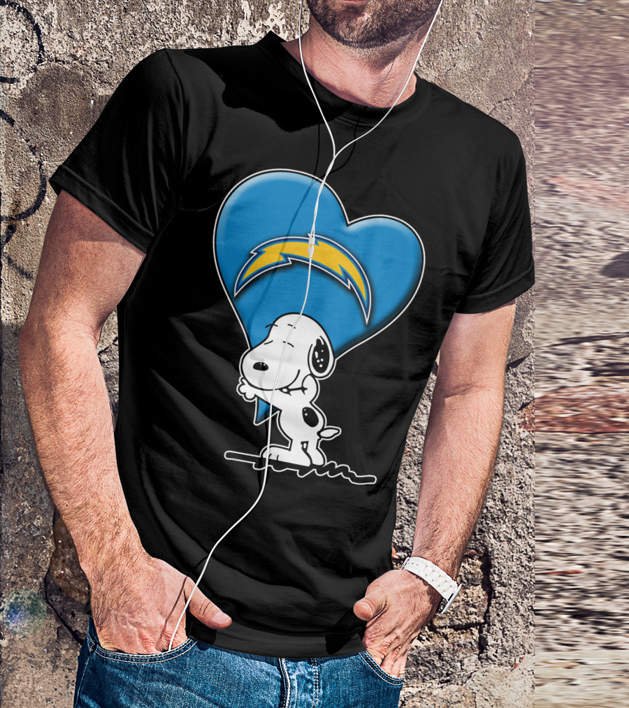 Snp V1 Los Angeles Chargers Snoopy Hugging Heart T-Shirt
