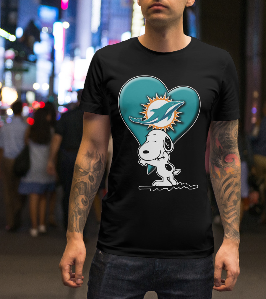 Snp V1 Snoopy Miami Dolphins Heart Hug T-Shirt