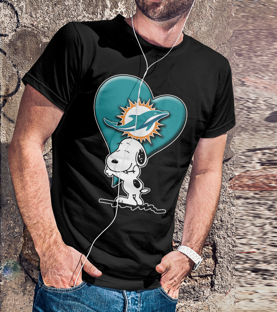 Snp V1 Snoopy Miami Dolphins Heart Hug T-Shirt