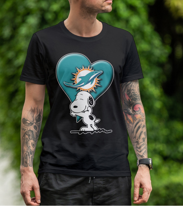 Snp V1 Snoopy Miami Dolphins Heart Hug T-Shirt