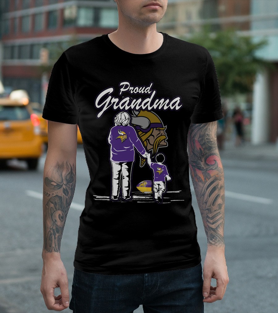 Proud Grandma Minnesota Vikings Family Football Fan T-Shirt