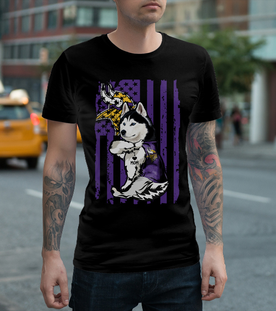 Siberian Husky Vikings Fan Mom Love with Purple Flag and Helmet T-Shirt