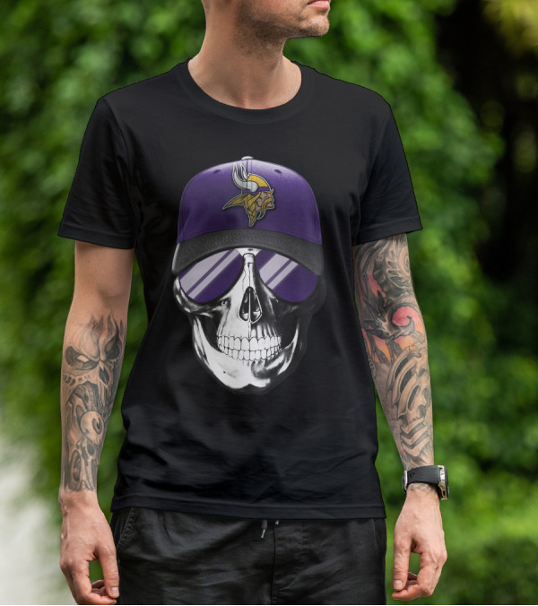 Minnesota Vikings Skull With Purple Hat T-Shirt