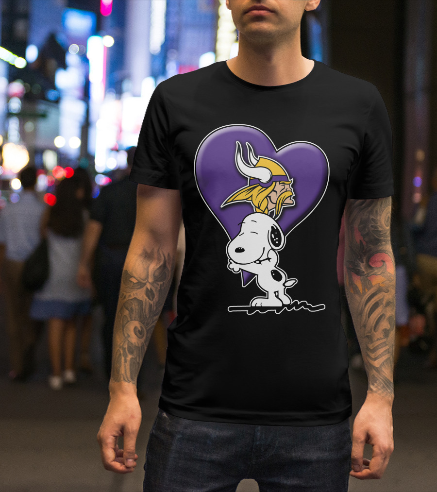 Snoopy Hugging Heart Minnesota Vikings T-Shirt