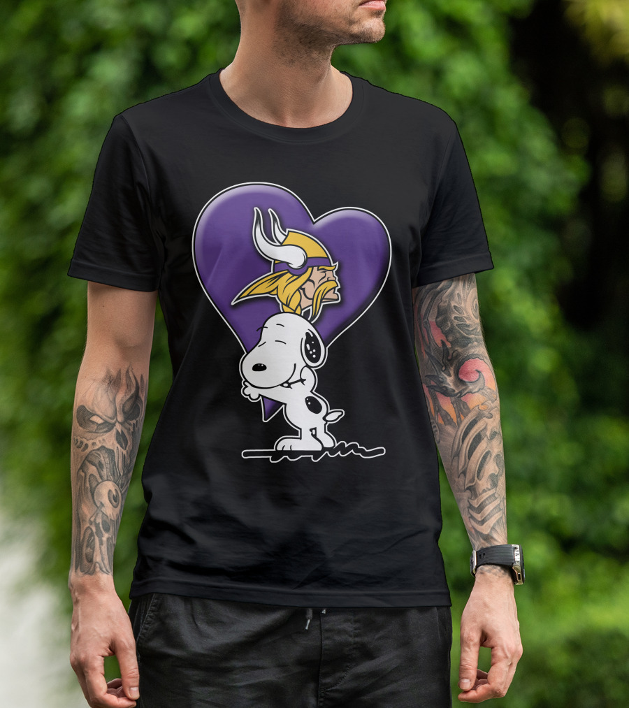 Snoopy Hugging Heart Minnesota Vikings T-Shirt