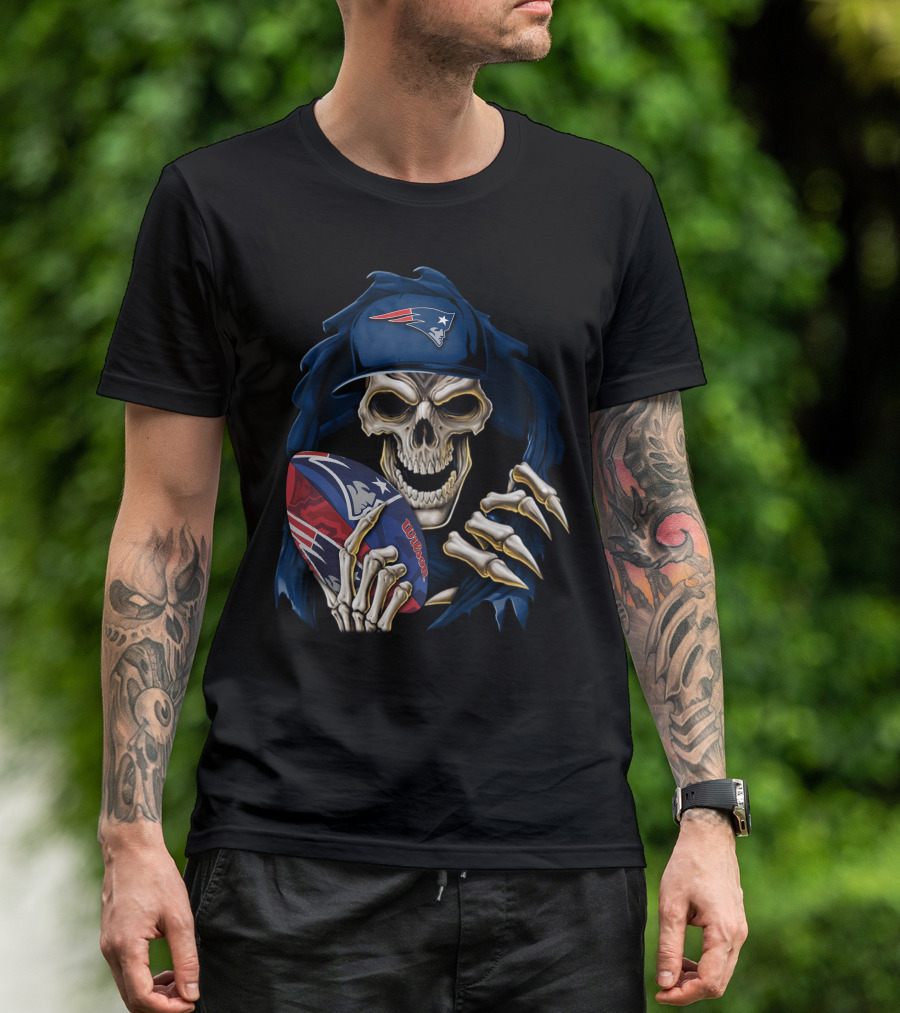 Skullbong New England Patriots Skeleton With Cap Holding Wilson Football T-Shirt