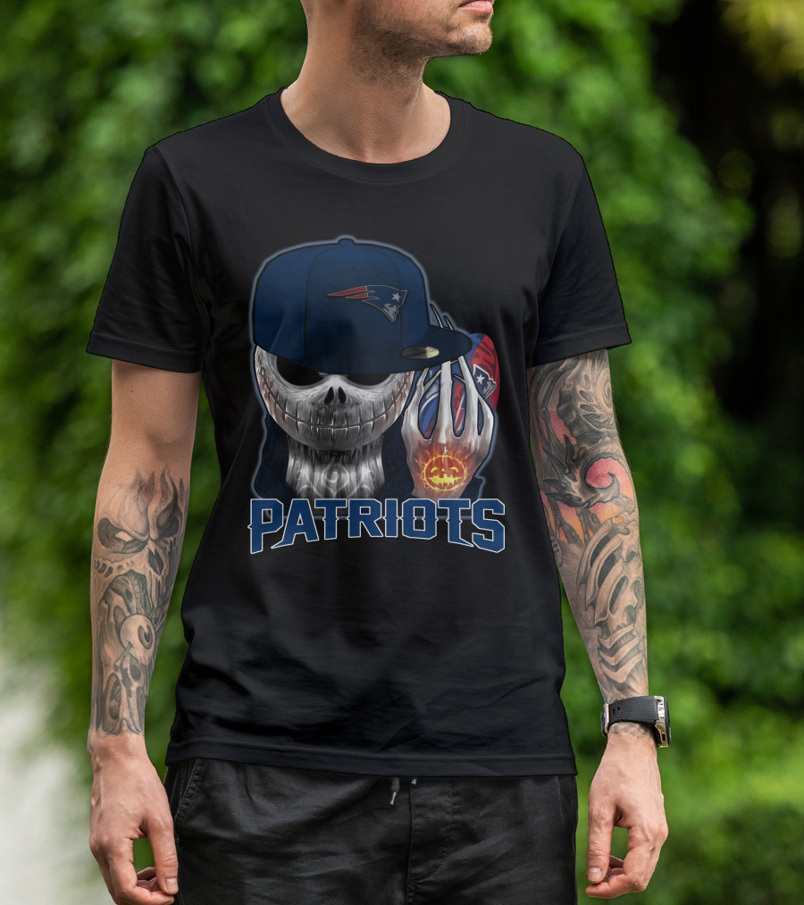 Jackskull New England Patriots Skull Football Fan T-Shirt