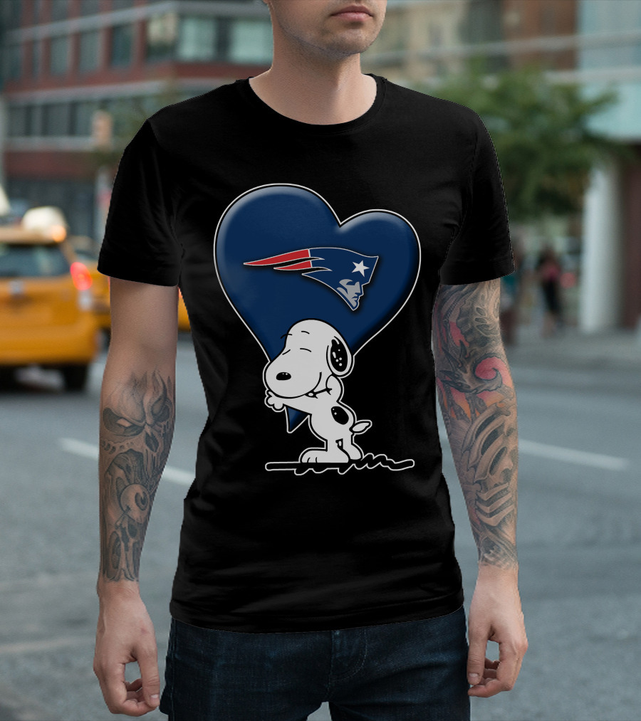 Snoopy Heart Hugging New England Patriots T-Shirt