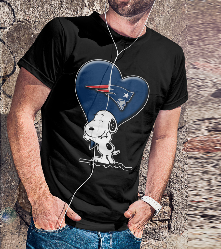 Snoopy Heart Hugging New England Patriots T-Shirt