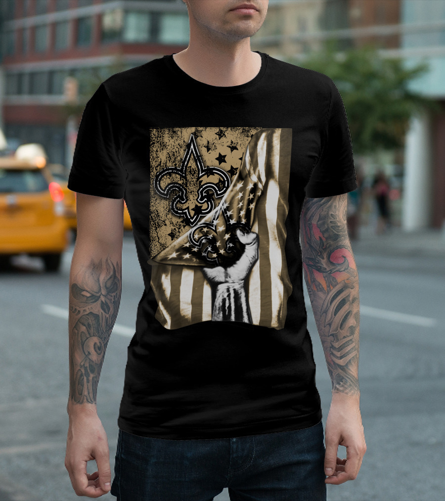 Flag New Orleans Saints Fleur-De-Lis Stars and Stripes Hand Pulling Black and Gold T-Shirt
