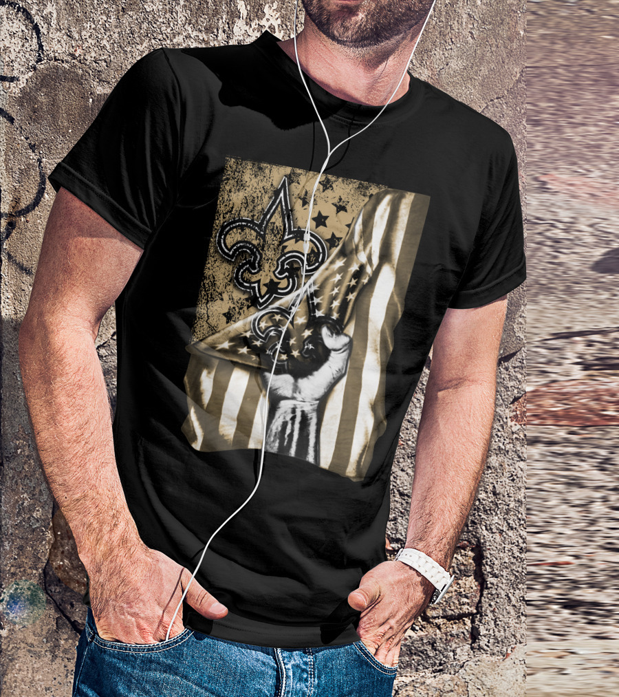 Flag New Orleans Saints Fleur-De-Lis Stars And Stripes Hand Pulling Black And Gold T-Shirt