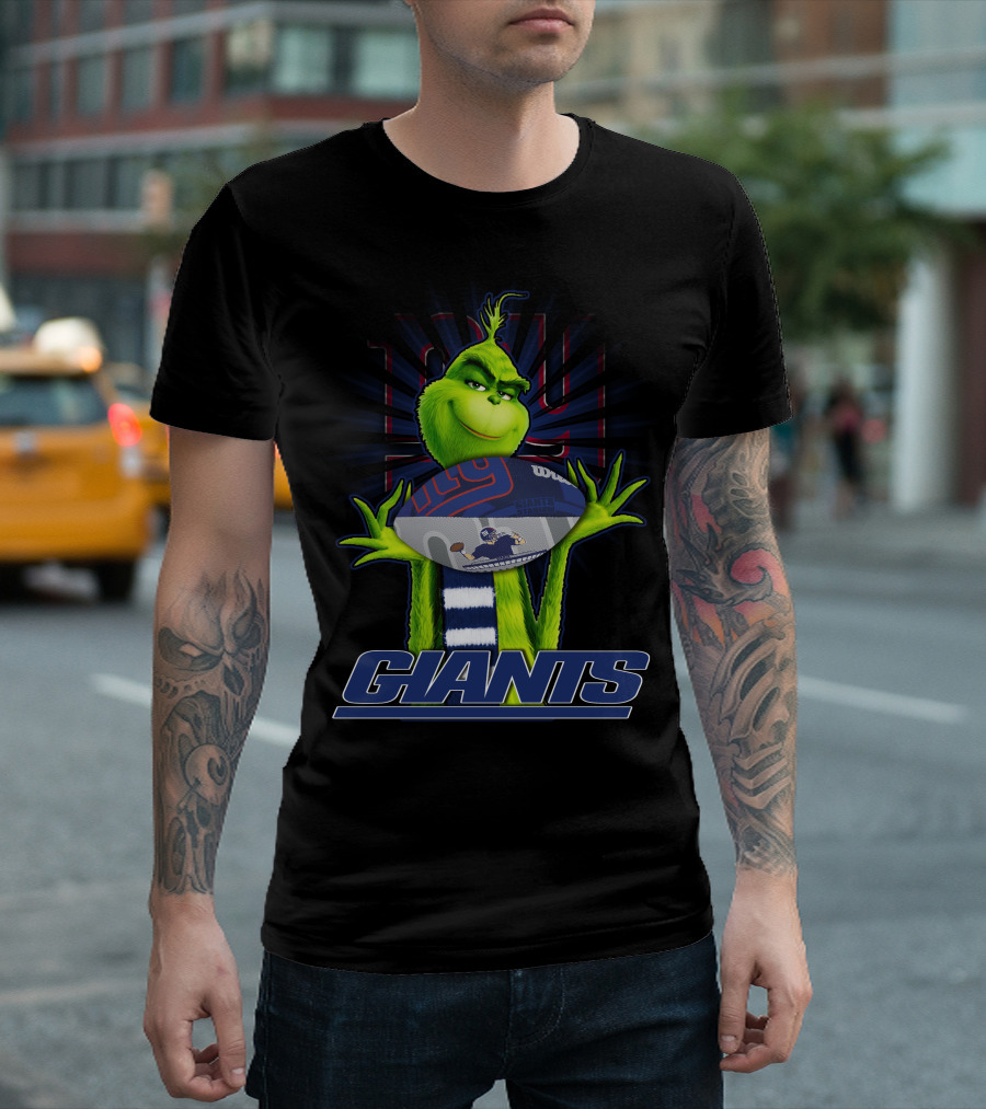 Grinch Holding New York Giants Football T-Shirt