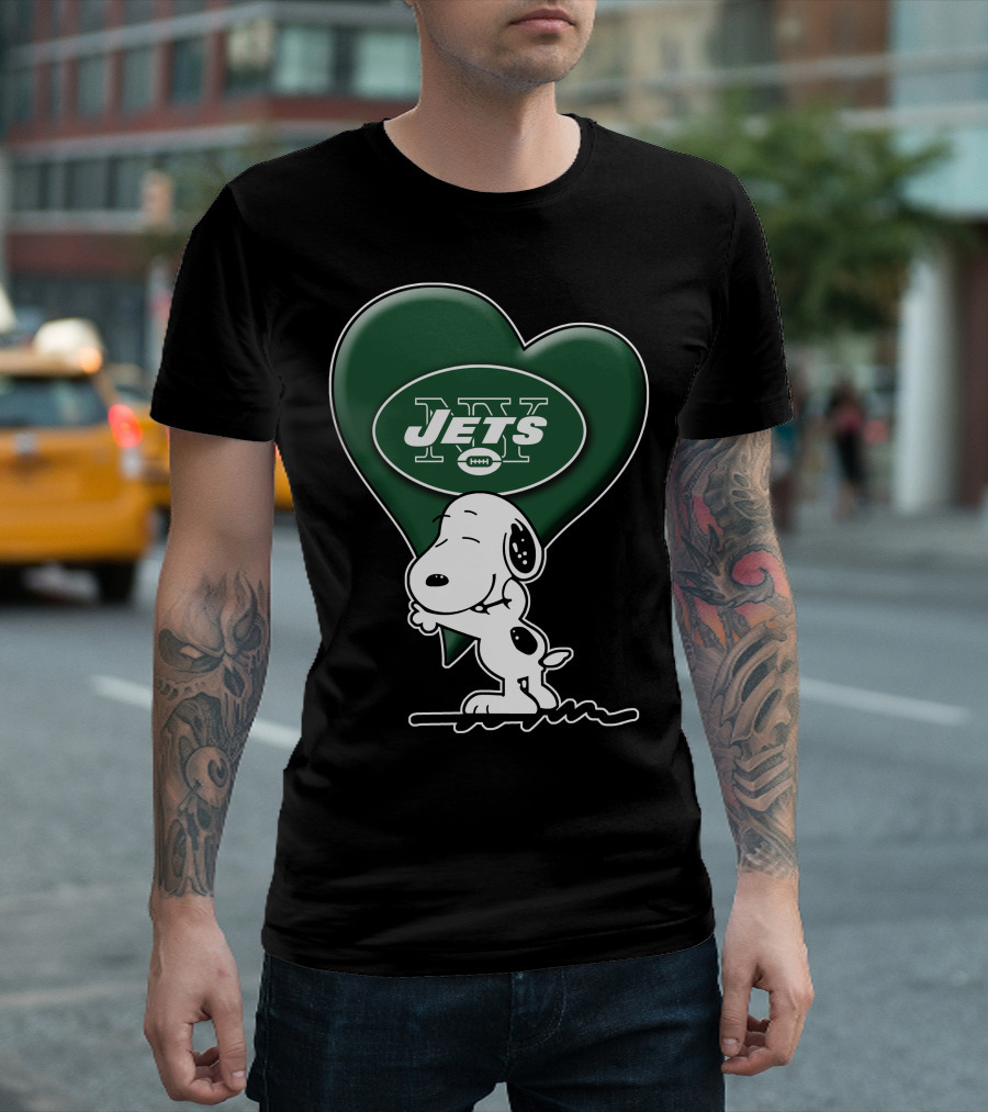 Snoopy Holding Heart Shaped New York Jets T-Shirt