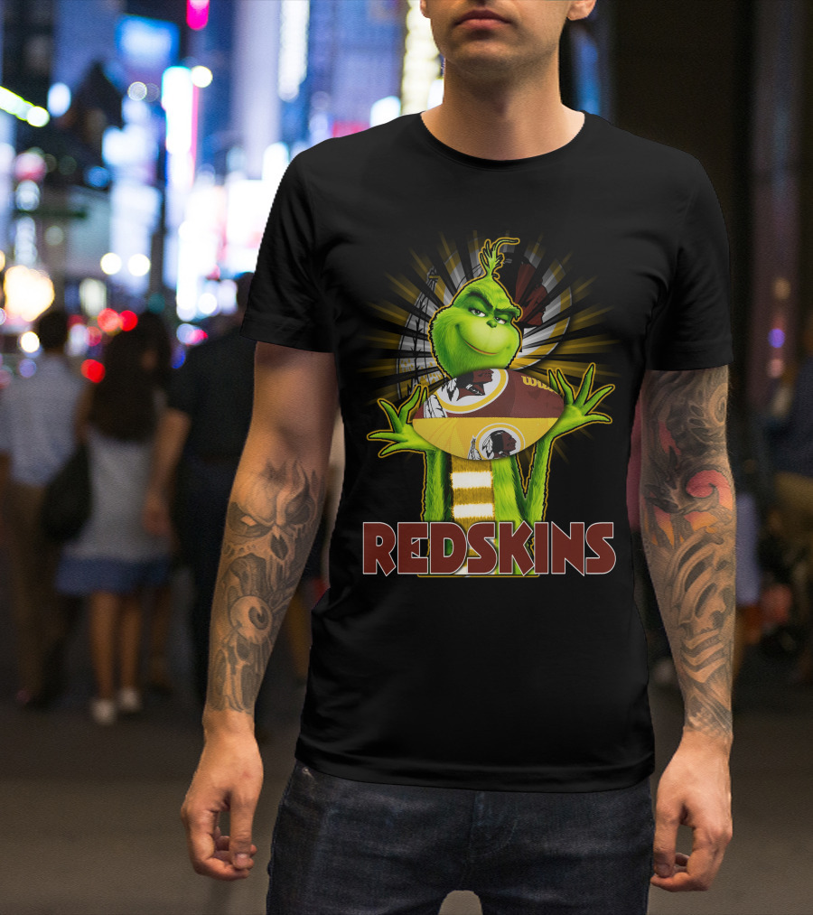 Grinch Holding Washington Redskins Football T-Shirt