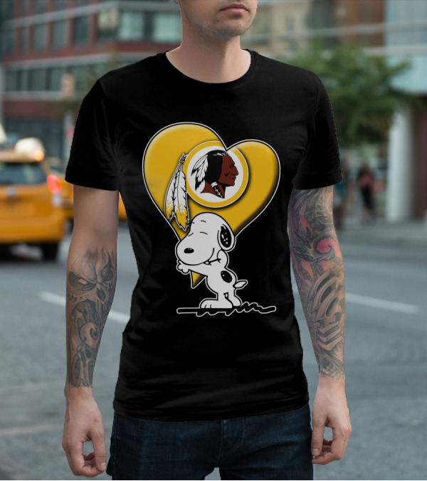 Snoopy Hugging Heart Washington Redskins T-Shirt