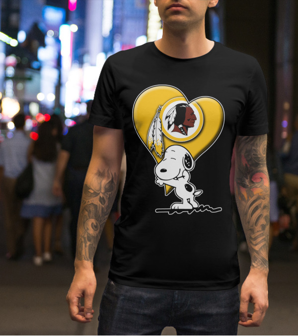 Snoopy Hugging Heart Washington Redskins T-Shirt