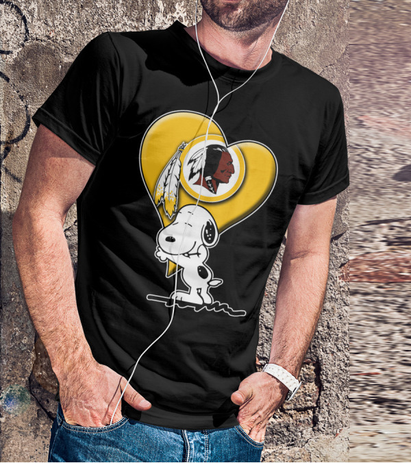 Snoopy Hugging Heart Washington Redskins T-Shirt