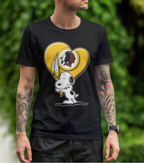 Snoopy Hugging Heart Washington Redskins T-Shirt