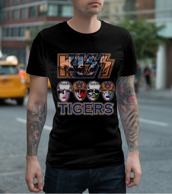 Kiss Auburn Tigers Fan Art With Painted Faces And Team Hats T-Shirt