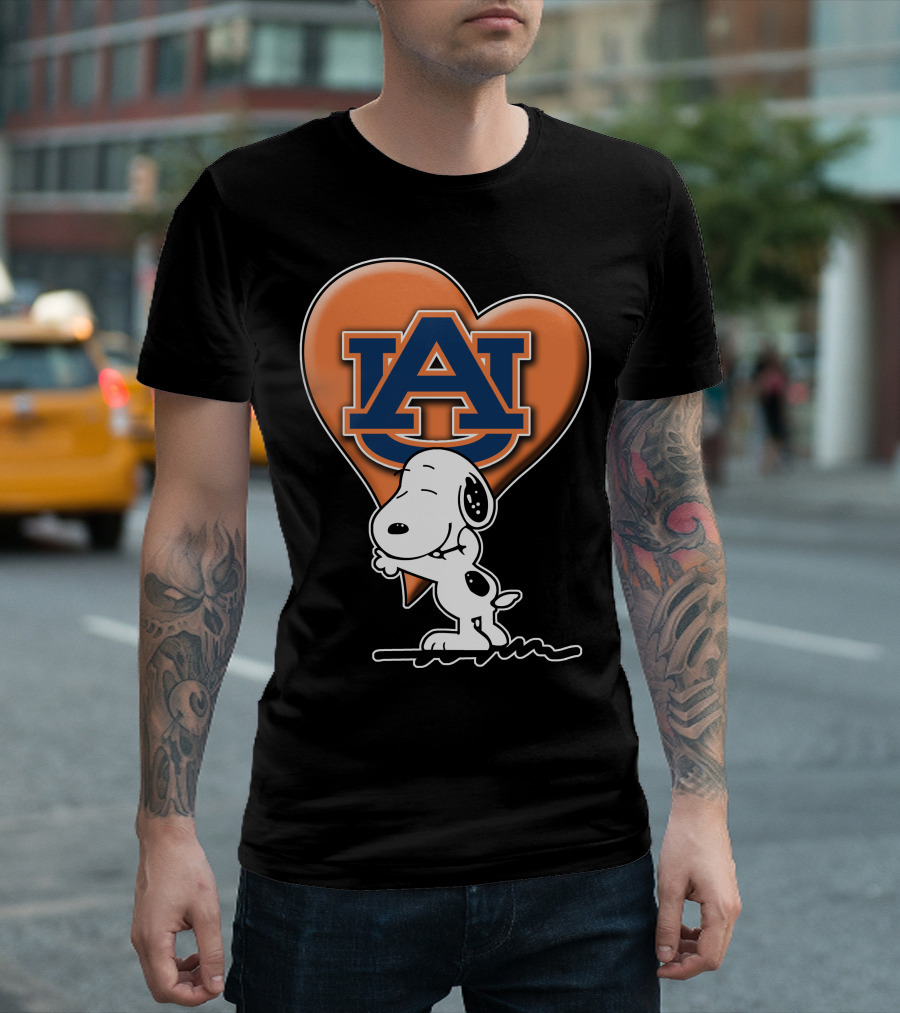 Snoopy Hugging Auburn Tigers Heart T-Shirt