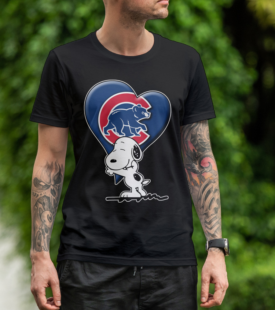 Snp V1 Chicago Cubs Snoopy Heart Hug T-Shirt