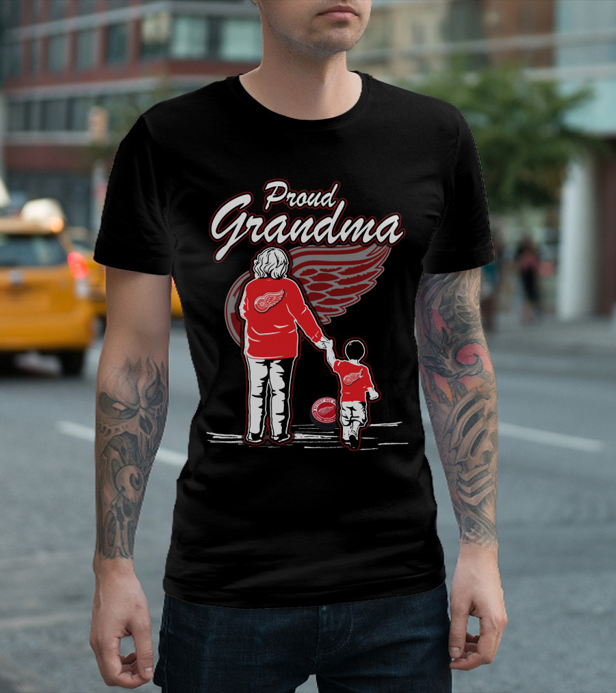 Proud Grandma Detroit Red Wings Family Bonding Winged Wheel Fans T-Shirt
