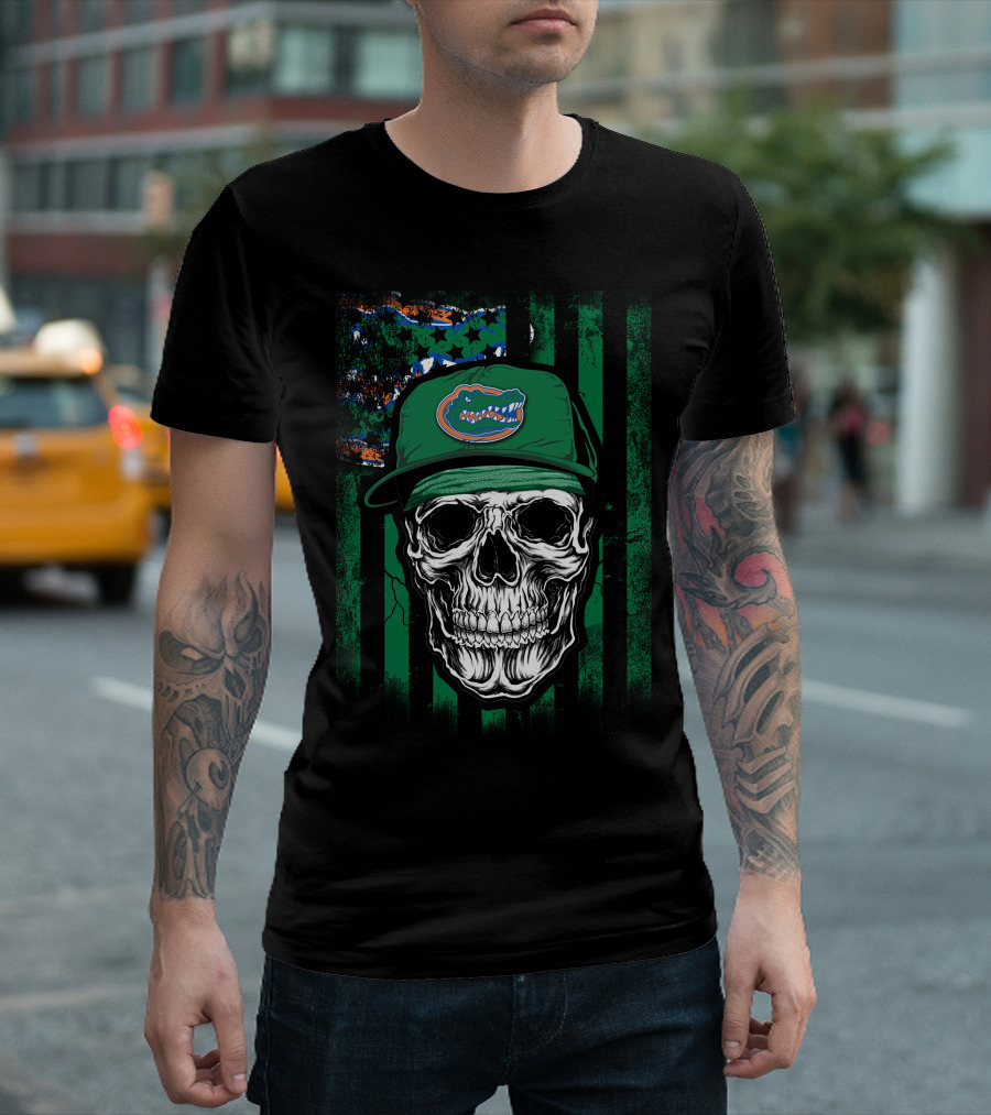 Skull with Florida Gators Hat on Grunge American Flag Background T-Shirt