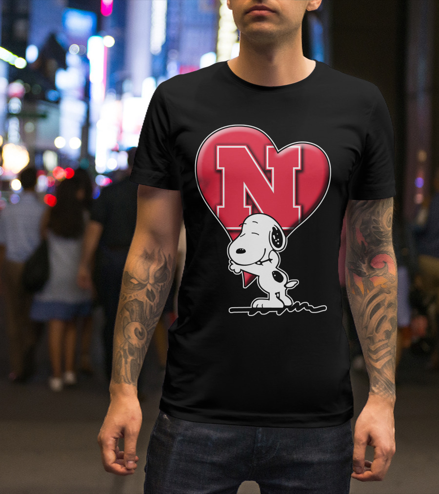 Snp V1 Nebraska Cornhuskers Snoopy Hugging Red Heart N T-Shirt