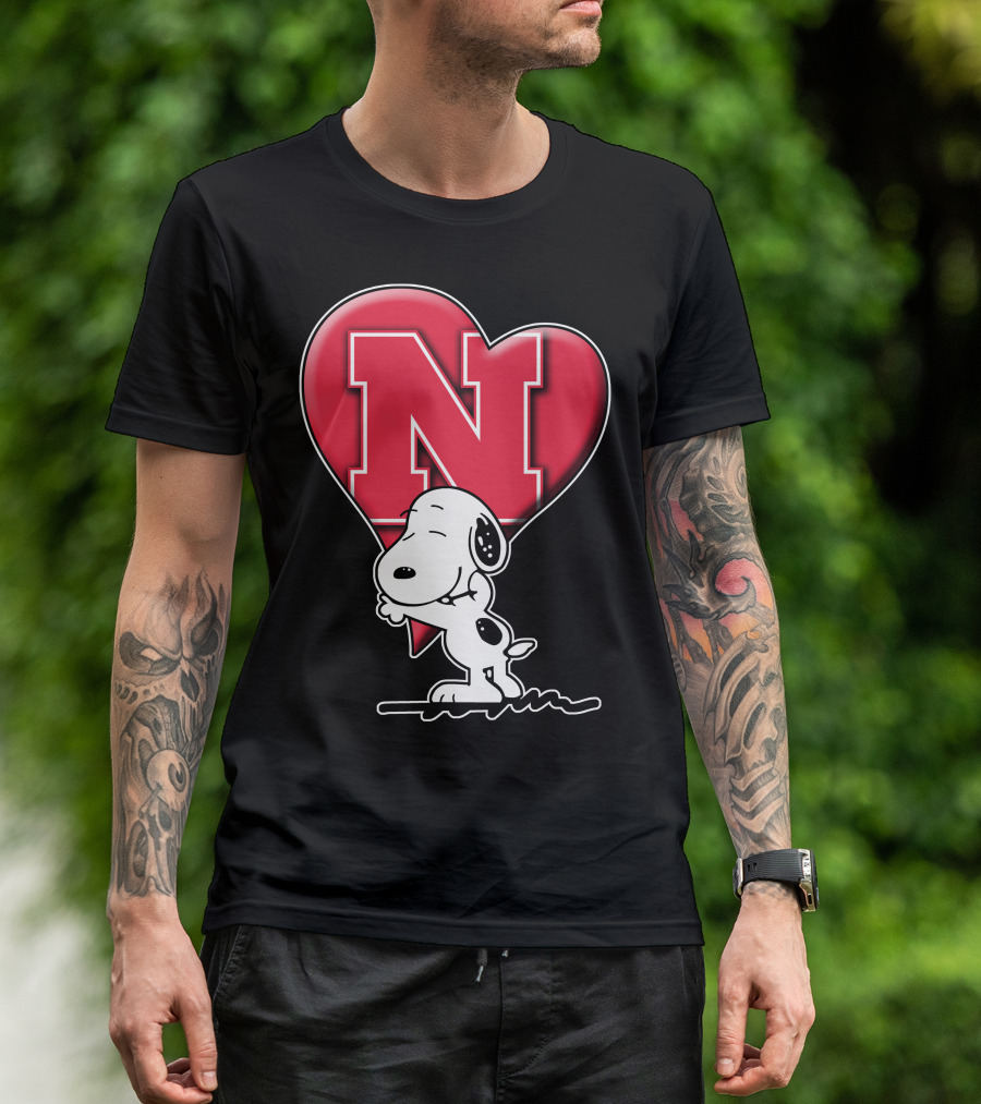 Snp V1 Nebraska Cornhuskers Snoopy Hugging Red Heart N T-Shirt