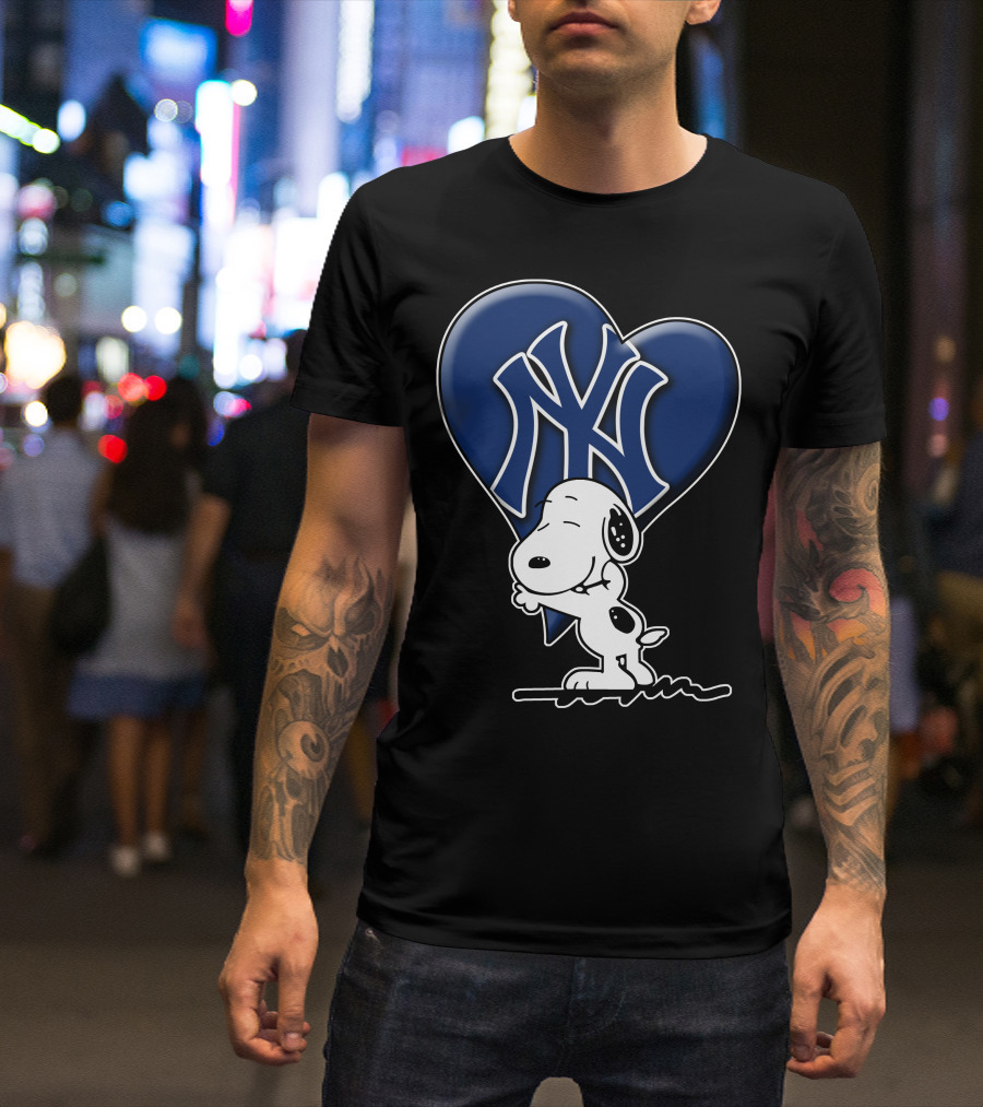 Snoopy Hugging Heart New York Yankees T-Shirt