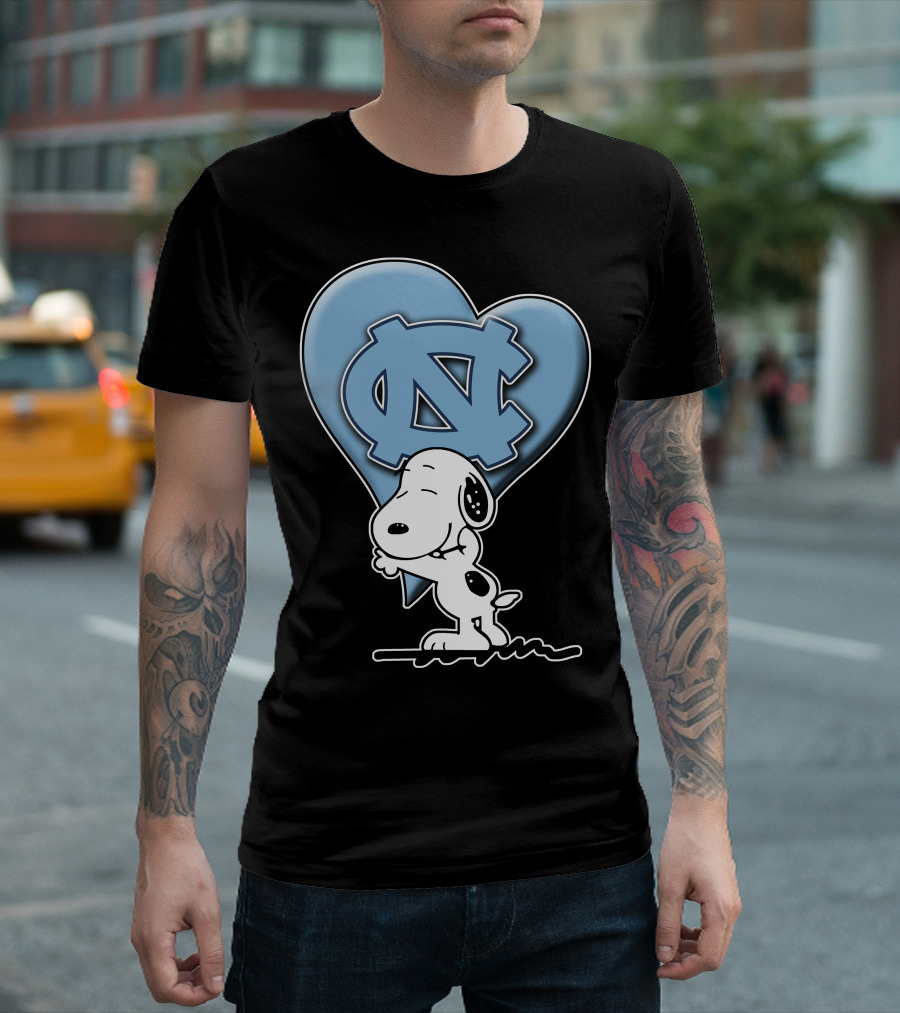 Snoopy Hugging North Carolina Tar Heels Logo Heart T-Shirt