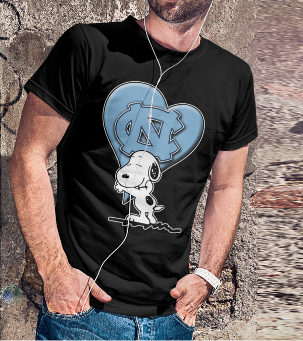 Snoopy Hugging North Carolina Tar Heels Logo Heart T-Shirt