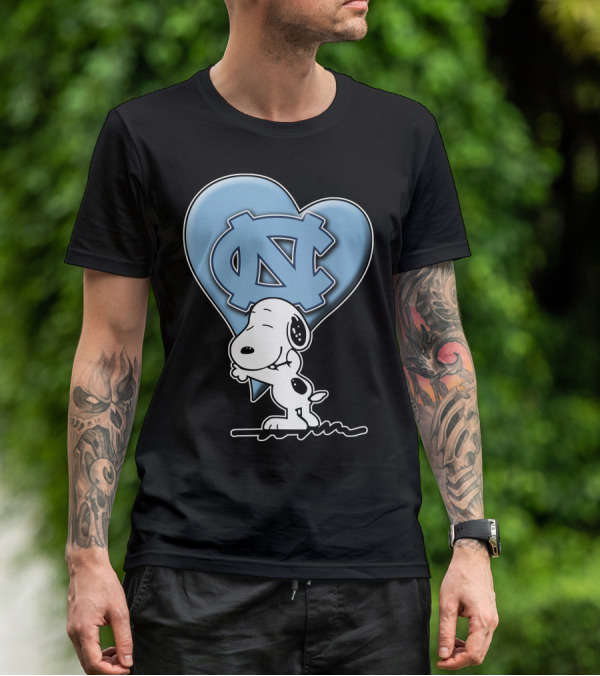 Snoopy Hugging North Carolina Tar Heels Logo Heart T-Shirt