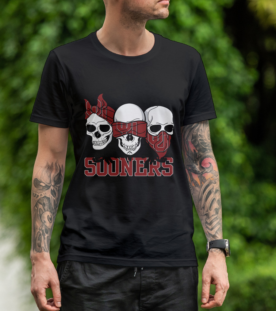 Sooners Three Skulls Bandanas T-Shirt
