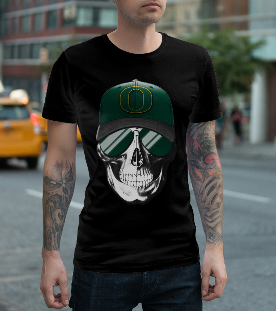 Oregon Ducks Skull With Green Hat And Reflective Glasses T-Shirt