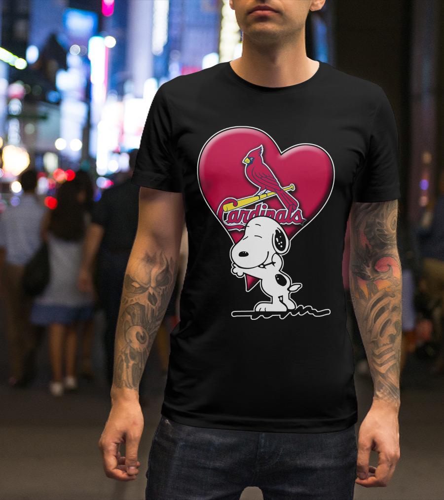 Snp V1 St. Louis Cardinals Heart With Snoopy Hugging T-Shirt