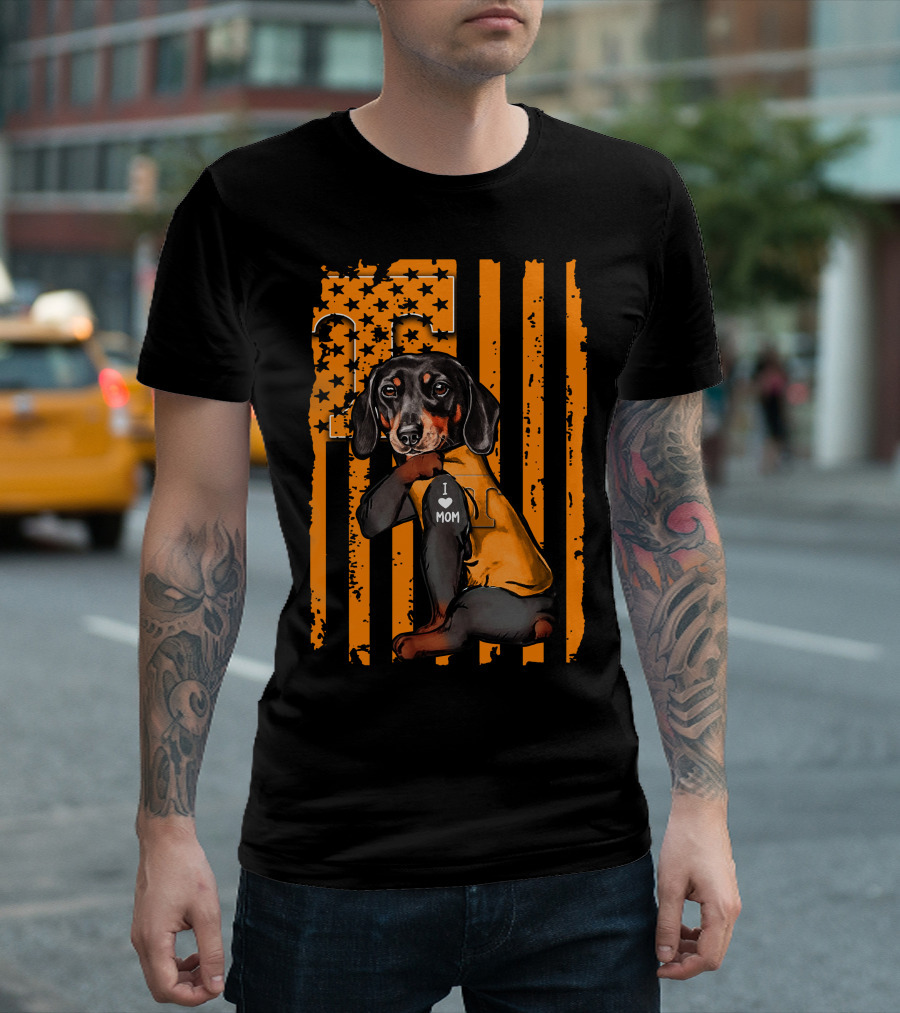 Dachshund in Tennessee Volunteers Gear with I Love Mom Message T-Shirt