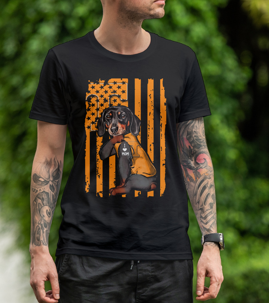 Dachshund In Tennessee Volunteers Gear With I Love Mom Message T-Shirt