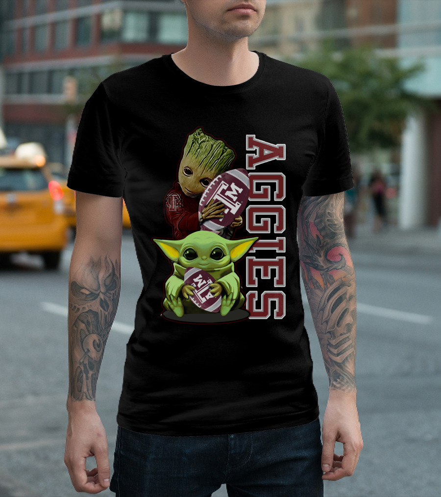 Grzd Texas A&M Aggies Groot And Baby Yoda Holding Football T-Shirt