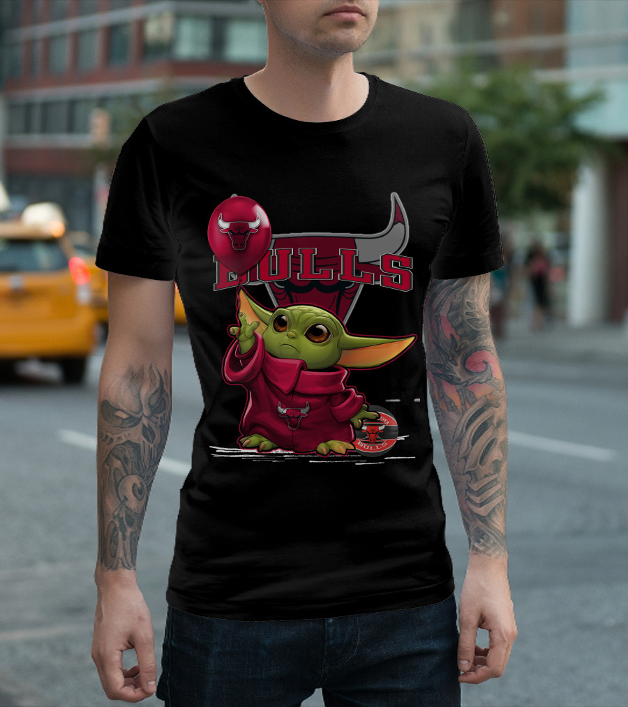 Yoda Holding Chicago Bulls Logo Balloon T-Shirt