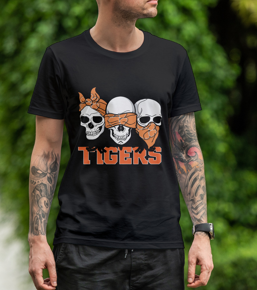 3 Skull Tigers Orange Bandanas T-Shirt