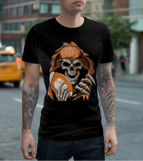 Skullbong Clemson Tigers Skeleton In Hat Holding Football T-Shirt
