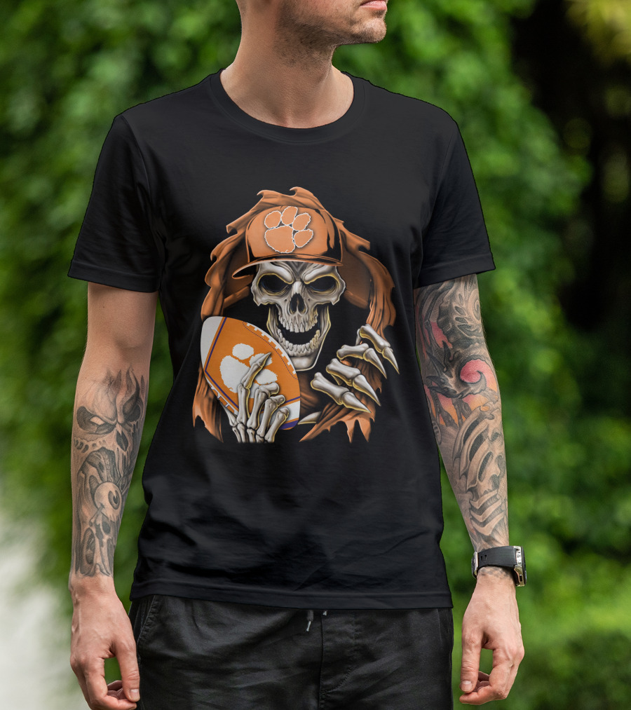 Skullbong Clemson Tigers Skeleton In Hat Holding Football T-Shirt