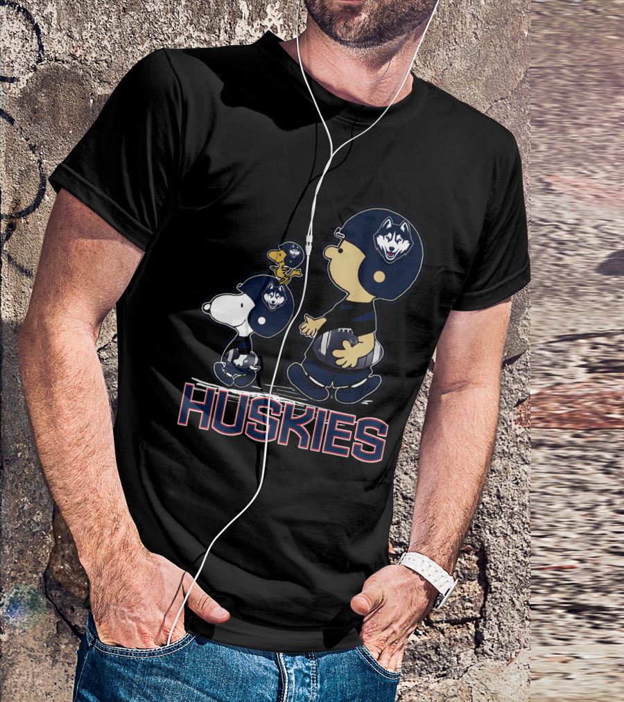 Snpfootball Connecticut Huskies Peanuts Characters In Football Helmets T-Shirt