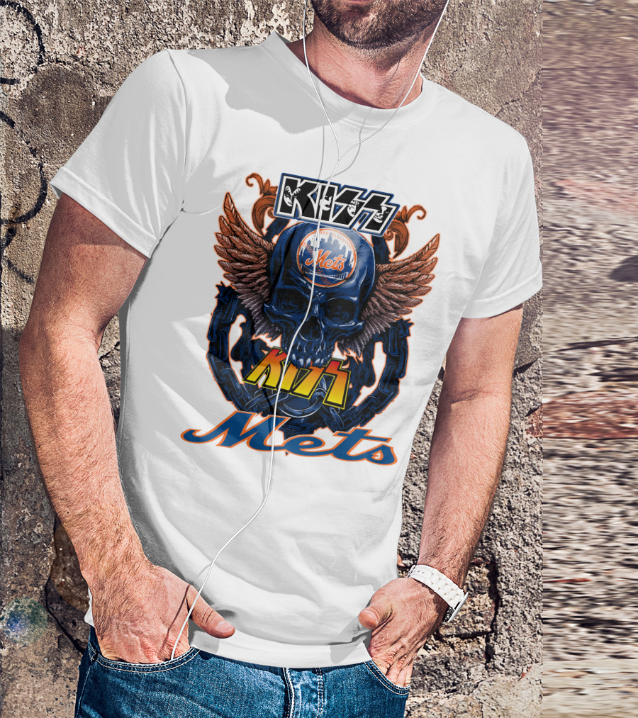 Kiss Mets Skull With Wings And Chain T-Shirt