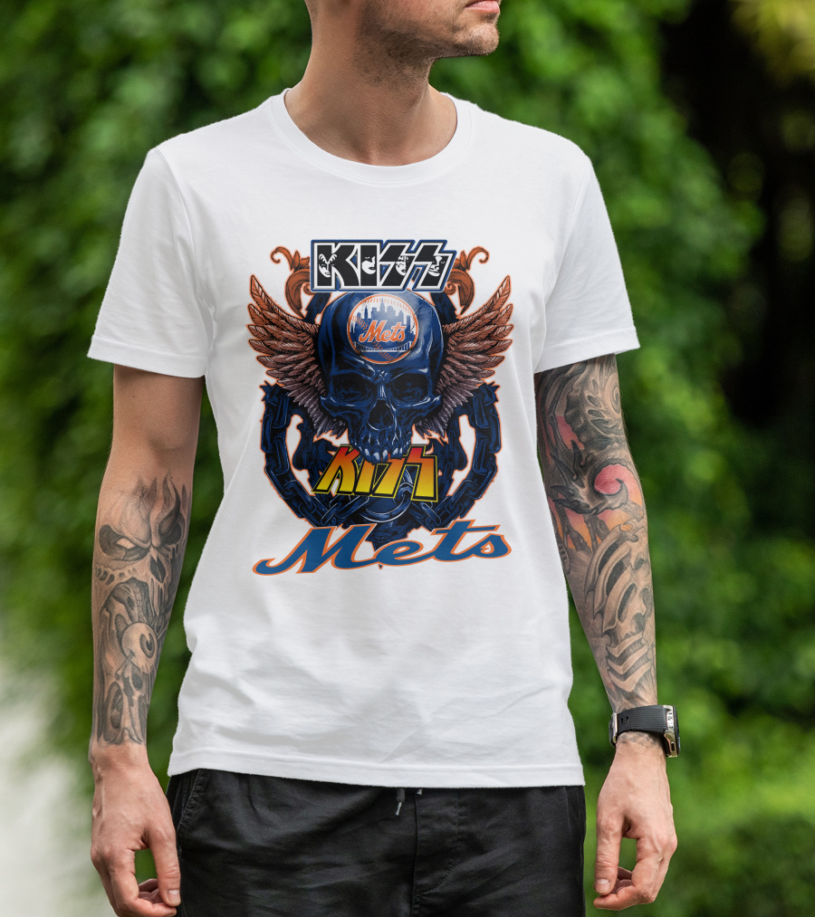 Kiss Mets Skull With Wings And Chain T-Shirt