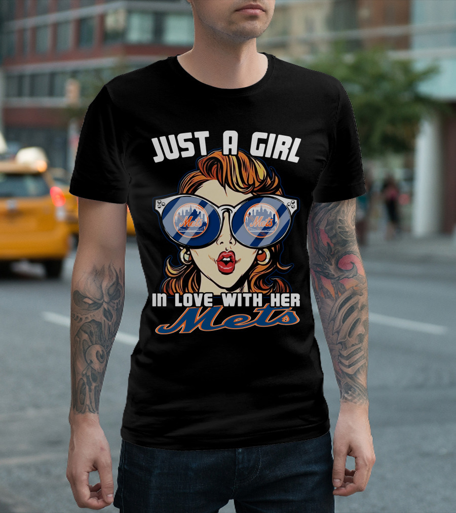JUST A GIRL IN LOVE WITH HER METS T-Shirt